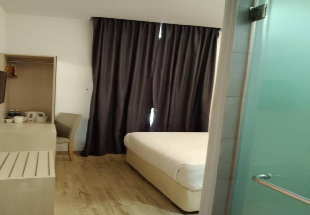 Minimalist Hotel Johor Bahru Ngoại thất bức ảnh